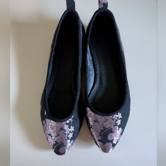 Black flats Pink floral Never worn size 9 US 7 UK 40 EU - Picture 1 of 2